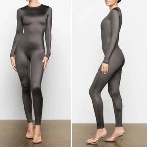 NWT SKIMS ALL IN ONE LONG SLEEVE SHINE BODYSUIT *ONYX/BLACK* SIZE SMALL